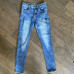 NWOT American eagle size 4 skinny straight leg jeans
